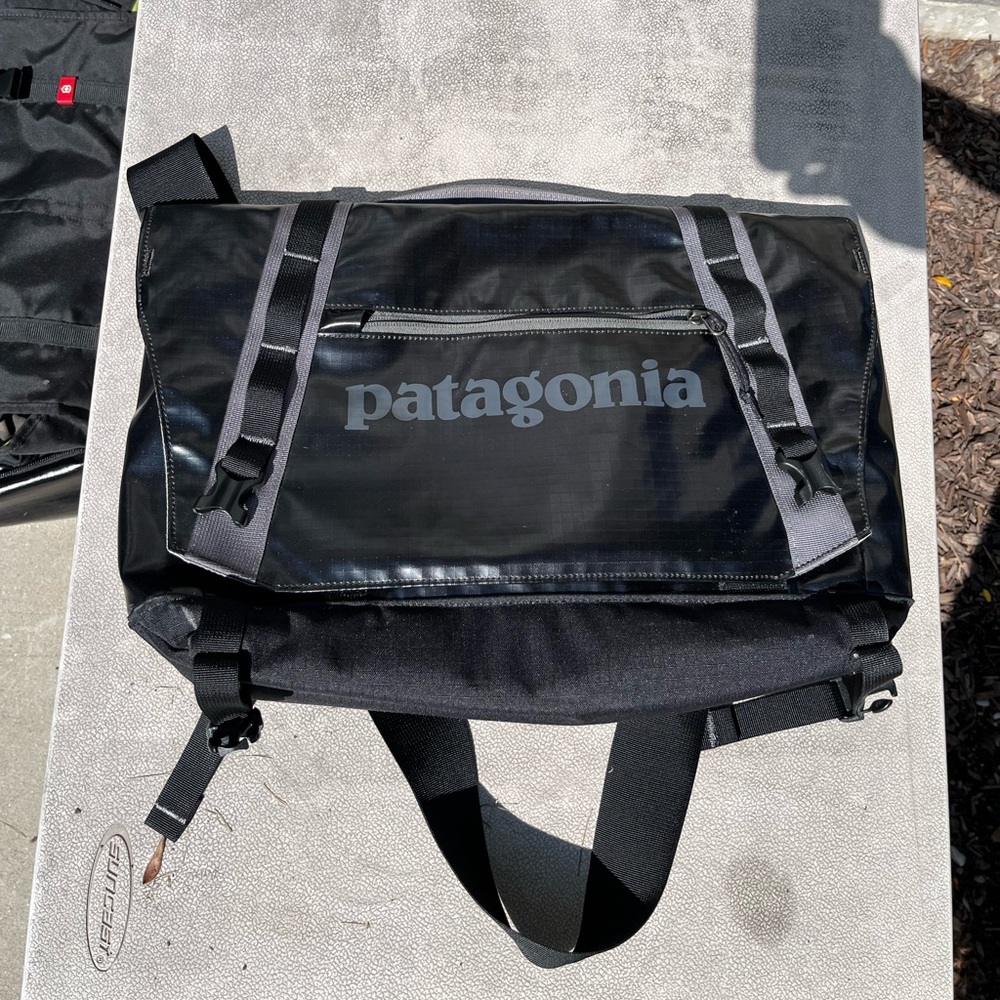 *RARE* Patagonia mini-messenger bag, great condition!